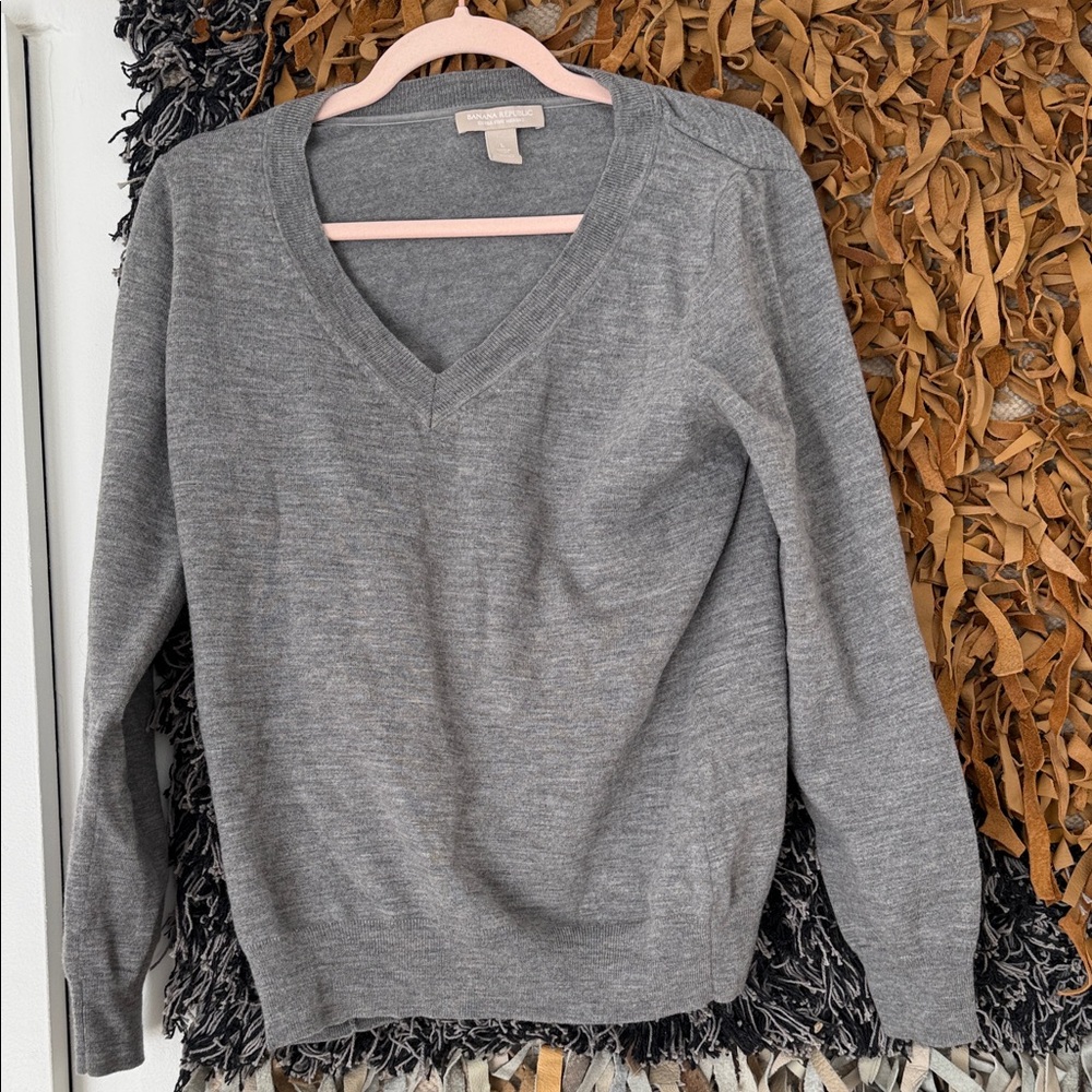 Banana Republic Heather Gray V-Neck Sweater
